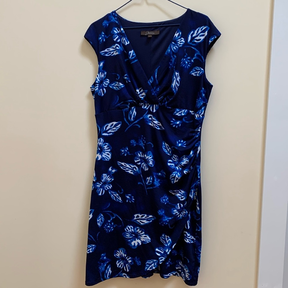 Ladies V faux wrap dress. beautiful pattern very flattering